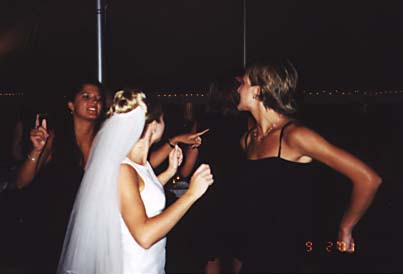 07BrideFriends_Dance